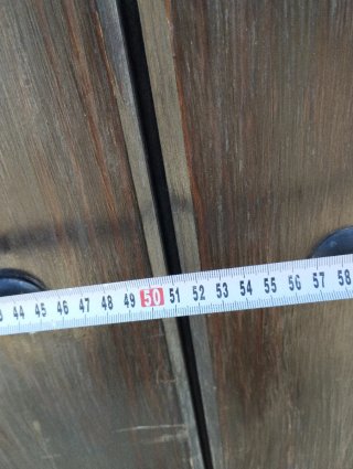 Puerta de garaje de madera rústica