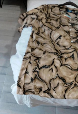 Camisa estampada mujer beige y marrón
