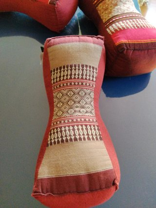 Cojín cuello Kapok Huesito Rojo