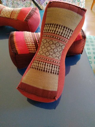 Cojín cuello Kapok Huesito Rojo