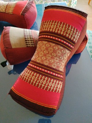 Cojín cuello Kapok Huesito Rojo
