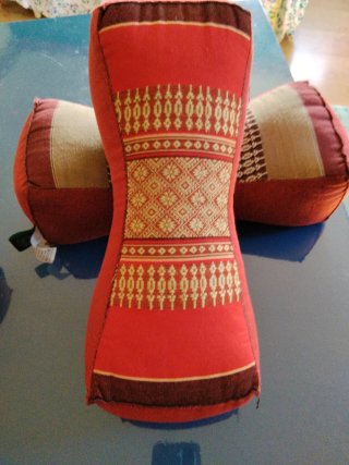 Cojín cuello Kapok Huesito Rojo