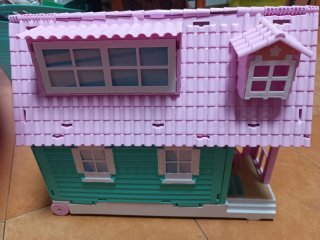 Casita de muñecas con accesorios