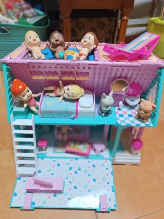 Casita de muñecas con accesorios