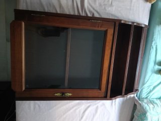 Mueble de baño de madera con cristal