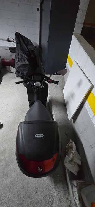 Piaggio 1 Active Eléctrica Negra