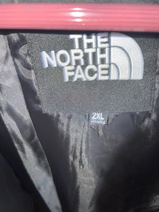 Cazadora The North Face Negra y Morada