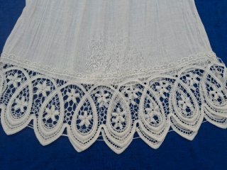 Blusa blanca encaje T S.  Medidas en descripción
