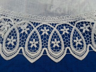 Blusa blanca encaje T S.  Medidas en descripción