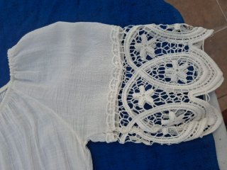 Blusa blanca encaje T S.  Medidas en descripción