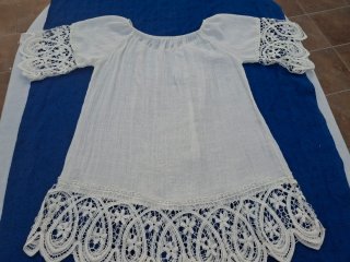 Blusa blanca encaje T S.  Medidas en descripción