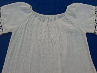 Blusa blanca encaje T S.  Medidas en descripción