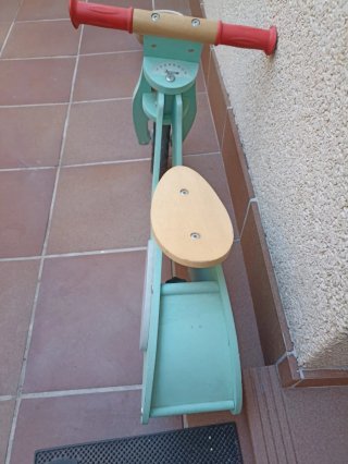 Bicicleta de madera infantil