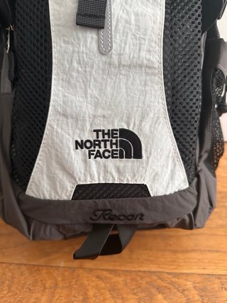 Mochila The North Face Gris