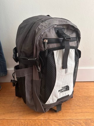 Mochila The North Face Gris