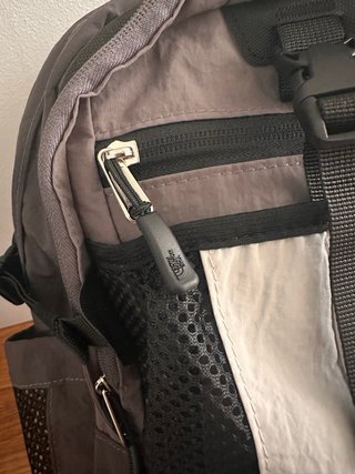 Mochila The North Face Gris