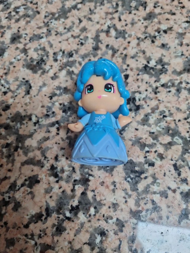 Lote variado de figuras y accesorios