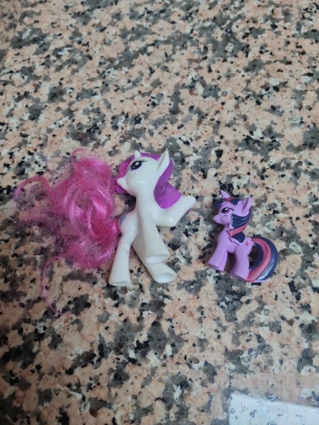 Lote variado de figuras y accesorios