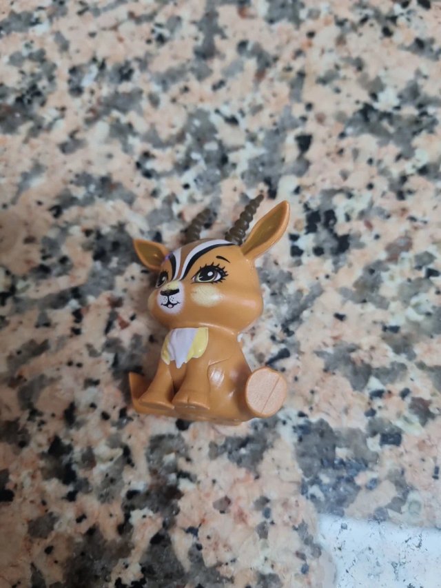 Lote variado de figuras y accesorios