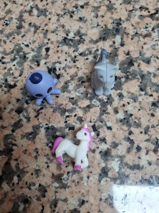 Lote variado de figuras y accesorios