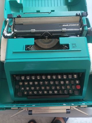 Máquina de escribir Olivetti Studio 45