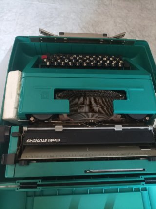 Máquina de escribir Olivetti Studio 45