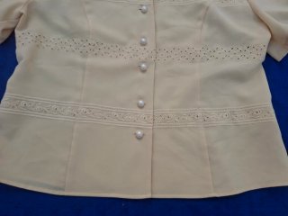 Blusa Talla 42. Medidas en descripción