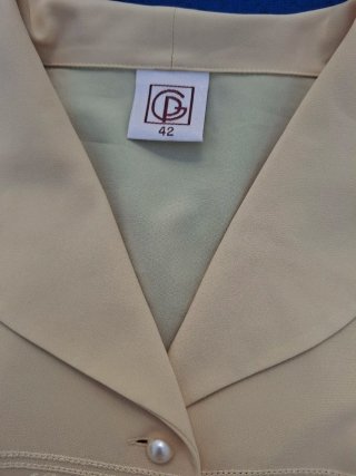 Blusa Talla 42. Medidas en descripción