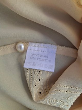 Blusa Talla 42. Medidas en descripción