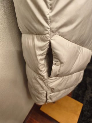 Chaleco acolchado beige claro