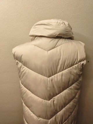Chaleco acolchado beige claro