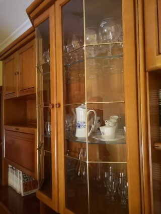 Mueble de salón madera y cristal