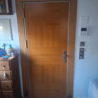 Puerta blindada madera
