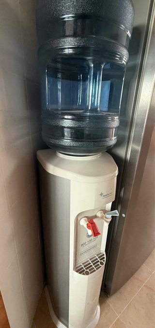 Fuente de agua fría y caliente
