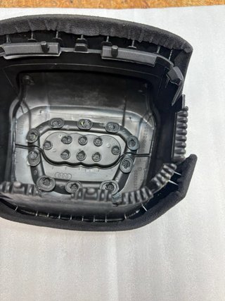 Copertura Airbag Audi alcantara con cuciture rosse