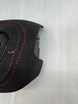 Copertura Airbag Audi alcantara con cuciture rosse