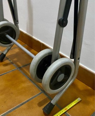 Andador plegable con asiento