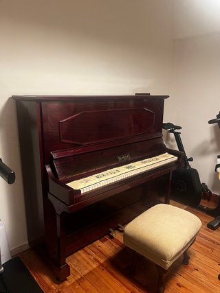 Piano de Pared Heller