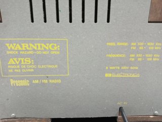 Radio de madera estilo vintage años 80