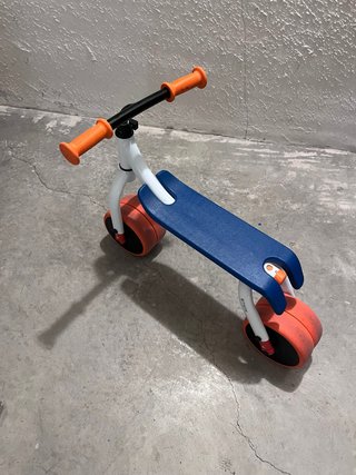 Bicicleta de aprendizaje infantil.