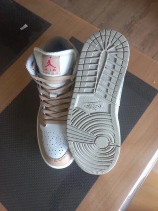 Nike Air Jordan 1 Mid Beige/Blanco