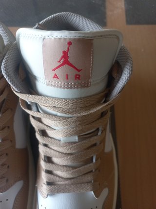 Nike Air Jordan 1 Mid Beige/Blanco