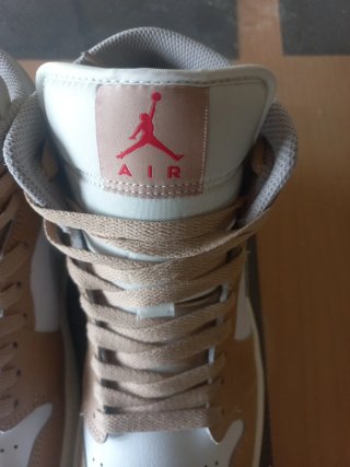 Nike Air Jordan 1 Mid Beige/Blanco