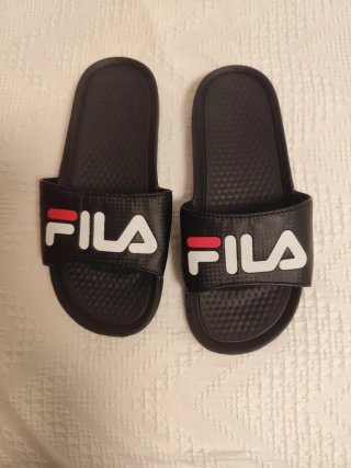 Chanclas Fila Negras y Blancas