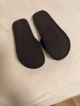 Chanclas Fila Negras y Blancas