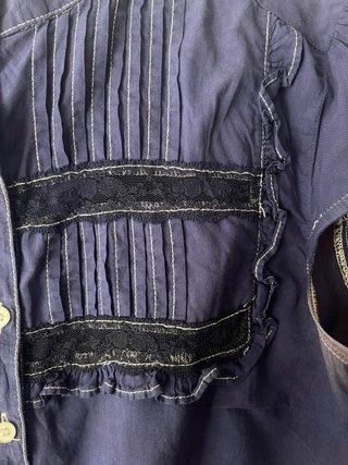 Blusa azul manga corta con detalles