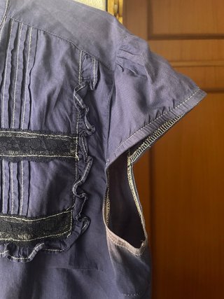 Blusa azul manga corta con detalles