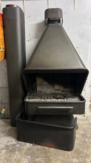 Barbacoa camino FOCGRUP a legna con campana e pa