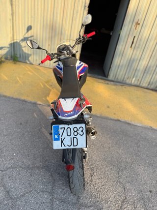 Moto Supermotard Azul y Roja