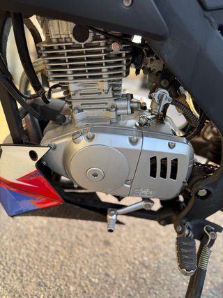Moto Supermotard Azul y Roja